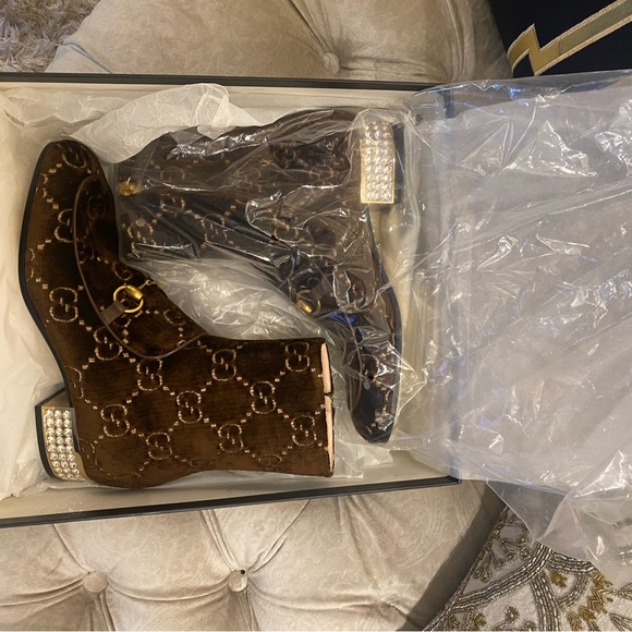 Brown Gucci size 8.5 brown velour rhinestone heel boots - Picture 3 of 7